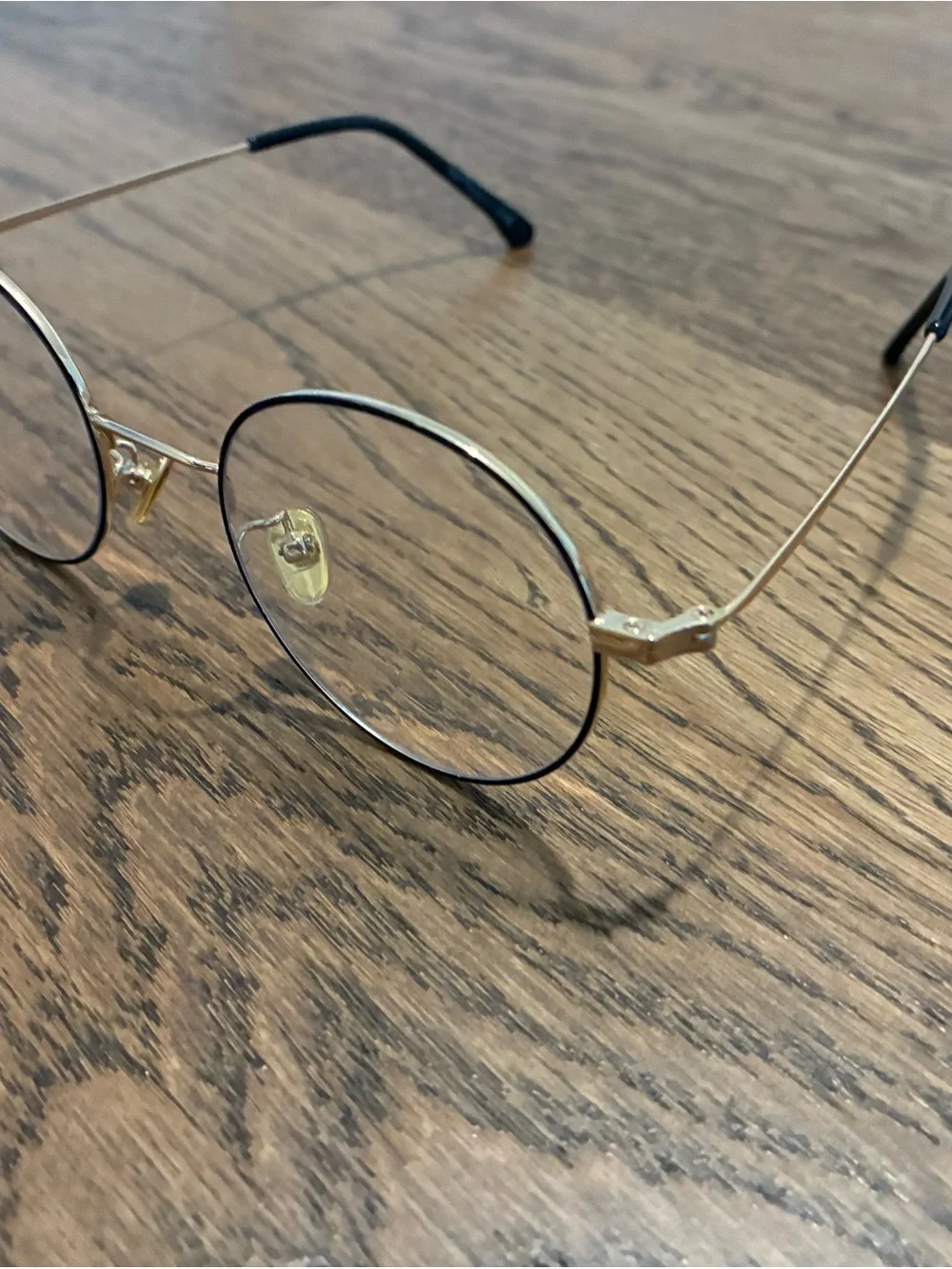 Gold Round Metal Frame Decorative Eyewear Accent